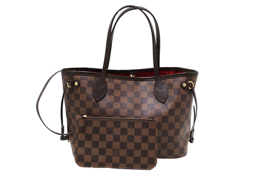 Classic Checkered Tote Bag: A Timeless Essential